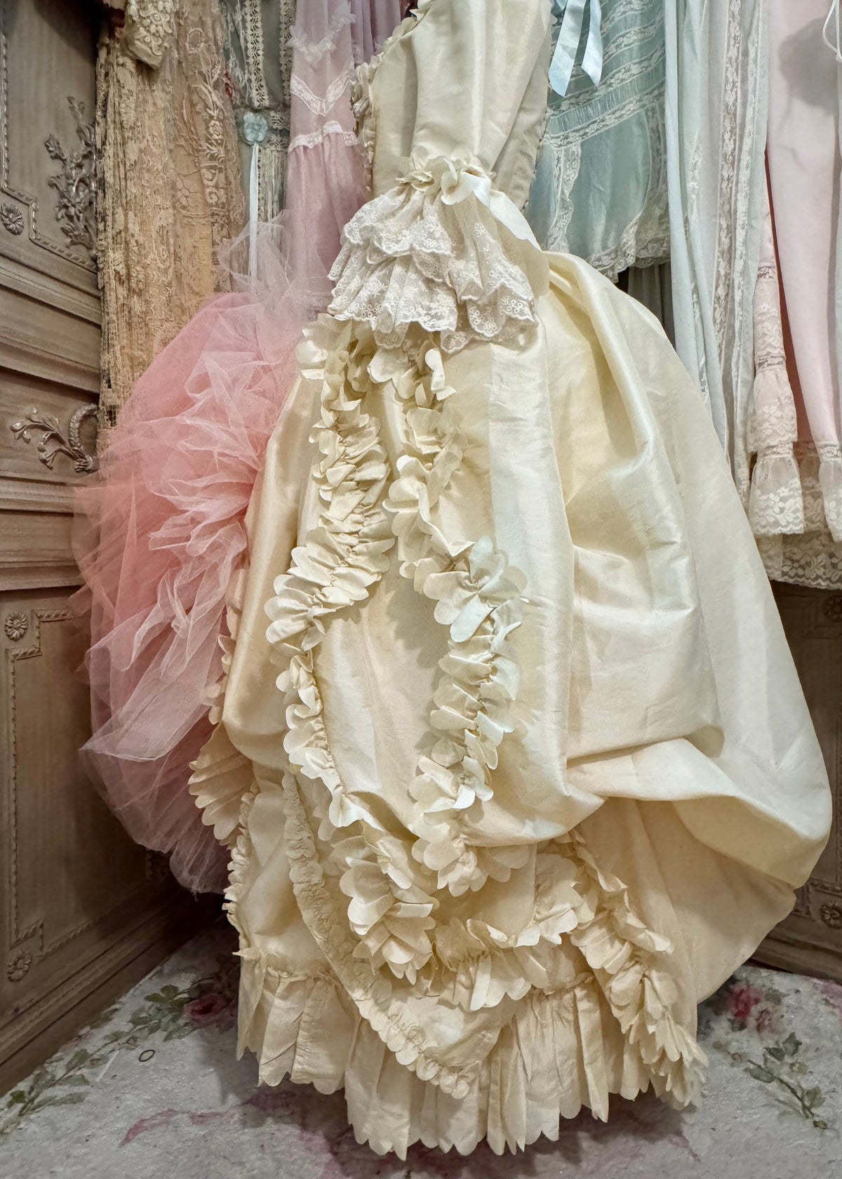 Let them eat cake gown 🎂🎀🦢