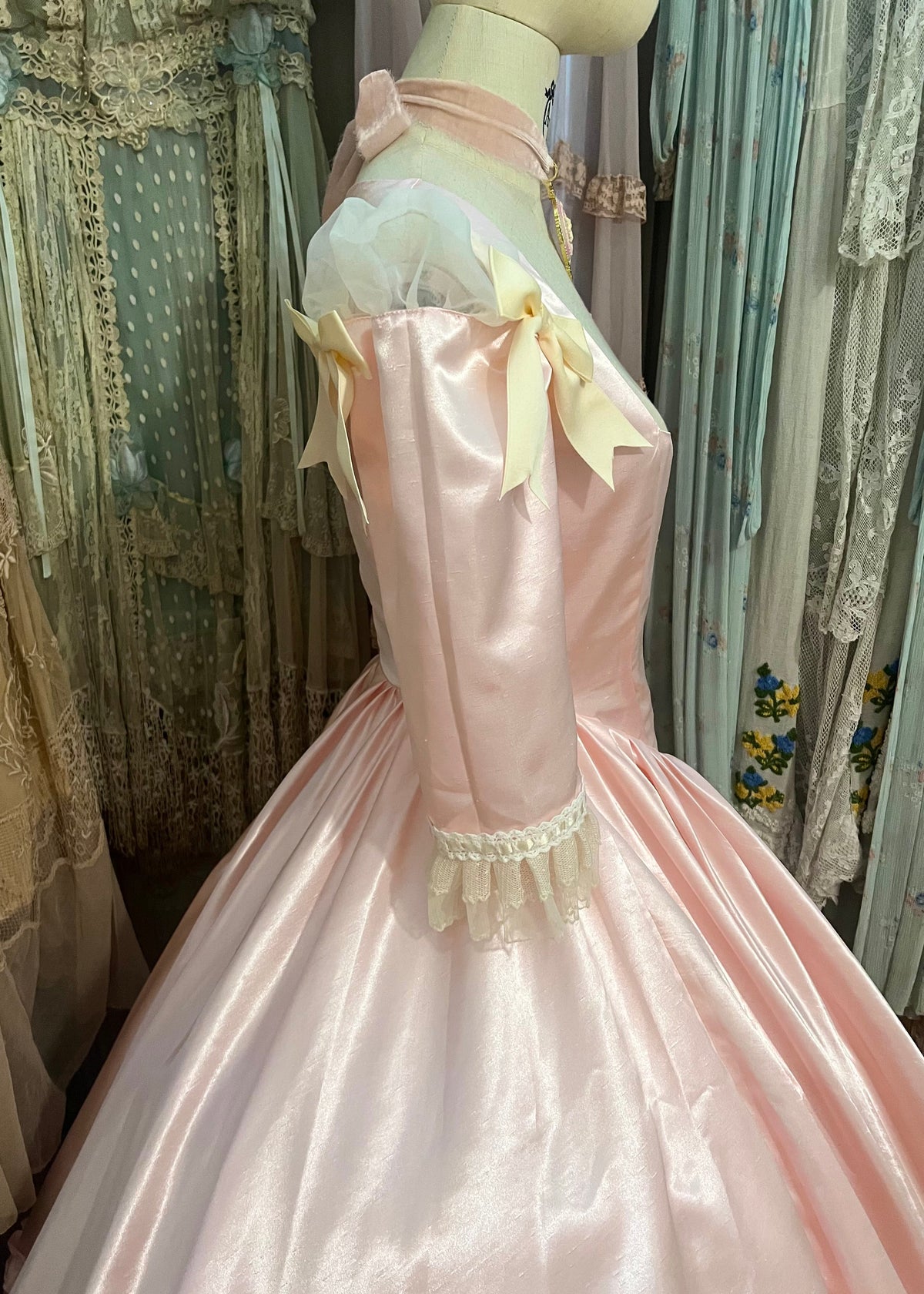 Royal thé with Marie dress